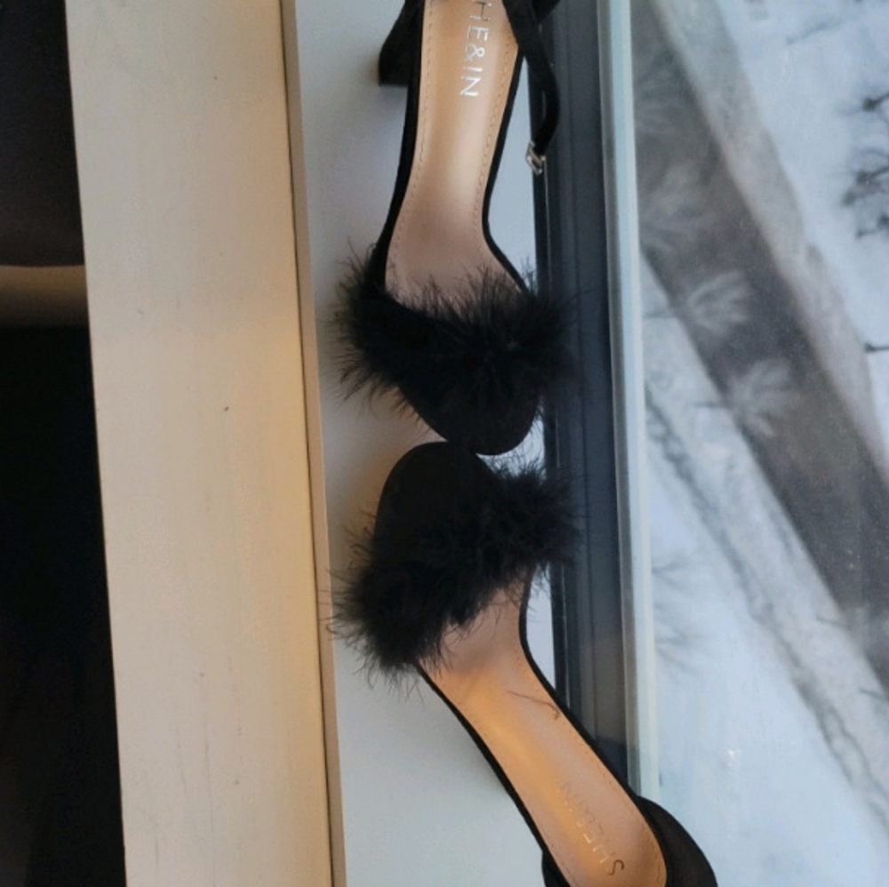 Shoes - Picture 4 of 5